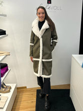 Laden Sie das Bild in den Galerie-Viewer, Beaumont Damen Wendemantel &quot;Kikie&quot; in Oliv

