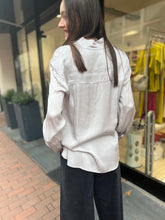 Laden Sie das Bild in den Galerie-Viewer, FFC Damen Bluse in Stone
