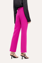 Laden Sie das Bild in den Galerie-Viewer, Cambio Damen Hose &quot; Farah&quot; in Fuchsia
