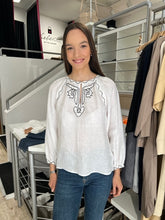 Laden Sie das Bild in den Galerie-Viewer, Angoor Damen Bluse in Weiß

