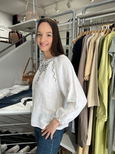 Laden Sie das Bild in den Galerie-Viewer, Angoor Damen Bluse in Weiß
