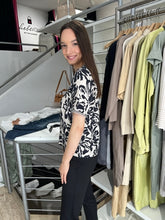 Laden Sie das Bild in den Galerie-Viewer, Margittes Damen Bluse in Schwarz-Weiß
