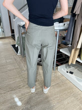 Laden Sie das Bild in den Galerie-Viewer, Fabiana Filippi Damen Hose in Khaki
