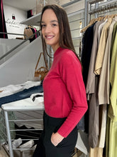 Laden Sie das Bild in den Galerie-Viewer, FFC Damen Pullover in Rot
