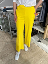 Laden Sie das Bild in den Galerie-Viewer, Cambio Damen Hose &quot;Cameron&quot; in Gelb
