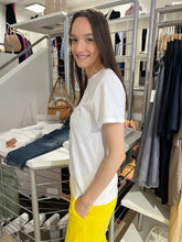 Laden Sie das Bild in den Galerie-Viewer, Railin Damen T-Shirt by Jessica Durrant
