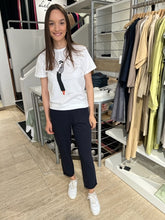 Laden Sie das Bild in den Galerie-Viewer, Railin Damen T-Shirt by Jessica Durrant
