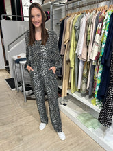 Laden Sie das Bild in den Galerie-Viewer, Delicatelove Jumpsuit &quot;Zarah Classic Leo&quot; in Multicolour
