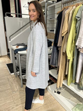 Laden Sie das Bild in den Galerie-Viewer, Margittes Damen Mantel in Grau
