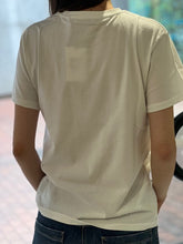 Laden Sie das Bild in den Galerie-Viewer, Railin Damen T-Shirt by Stuart Mckenzie
