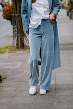 Laden Sie das Bild in den Galerie-Viewer, Raffaello Rossi Damen Cordhose &quot;Elaine Long&quot; in Hellblau
