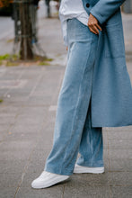 Laden Sie das Bild in den Galerie-Viewer, Raffaello Rossi Damen Cordhose &quot;Elaine Long&quot; in Hellblau
