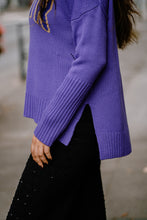 Laden Sie das Bild in den Galerie-Viewer, Catnoir Damen Rollkragenpullover in Lila
