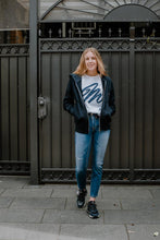 Laden Sie das Bild in den Galerie-Viewer, Cambio Damen Ancle Cut Jeans &quot;Paris&quot; in Denim
