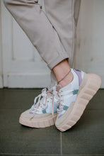 Laden Sie das Bild in den Galerie-Viewer, AGL Damen Chunky Sneaker in Multicolor
