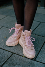 Laden Sie das Bild in den Galerie-Viewer, AGL Damen Sneaker &quot;Blondie Trekkhigh&quot; in Rose
