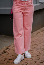 Laden Sie das Bild in den Galerie-Viewer, Cambio Damen Jeans &quot;Celia&quot; in Pink
