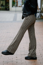 Laden Sie das Bild in den Galerie-Viewer, Cambio Damen Hose &quot;Flower&quot; in Multicloour
