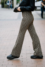 Laden Sie das Bild in den Galerie-Viewer, Cambio Damen Hose &quot;Flower&quot; in Multicloour
