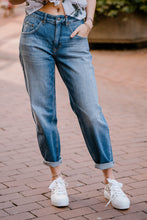 Laden Sie das Bild in den Galerie-Viewer, Cambio Damen Jeans &quot;Vicky Barrel Leg&quot; in Blau
