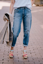 Laden Sie das Bild in den Galerie-Viewer, Cambio Damen Jeans &quot;Vicky Barrel Leg&quot; in Blau
