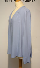 Laden Sie das Bild in den Galerie-Viewer, Antonelli Damen Bluse in Hellblau
