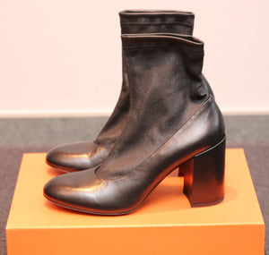 AGL Stiefelette mit Weichlederschaft und -spann in Schwarz