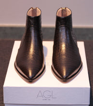 Laden Sie das Bild in den Galerie-Viewer, AGL Stiefelette Dunkelbraun mit Kroko-Optik
