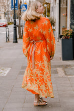 Laden Sie das Bild in den Galerie-Viewer, Delicatelove Damen Kleid &quot;Shia Jungle&quot; in Orange

