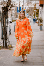 Laden Sie das Bild in den Galerie-Viewer, Delicatelove Damen Kleid &quot;Shia Jungle&quot; in Orange
