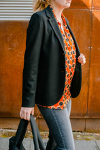 Laden Sie das Bild in den Galerie-Viewer, Harris Wharf London Damen Blazer in Schwarz

