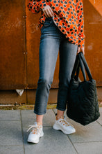 Laden Sie das Bild in den Galerie-Viewer, Cambio Damen Jeans &quot;Piper short&quot; in Dunkelgrau
