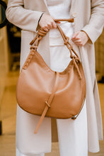 Laden Sie das Bild in den Galerie-Viewer, Zanellato Tasche in Camel
