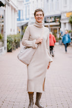 Laden Sie das Bild in den Galerie-Viewer, Antonelli Damen Strickkleid in Creme
