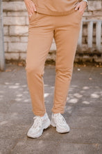 Laden Sie das Bild in den Galerie-Viewer, Margittes Damen Sweathose in Cognac
