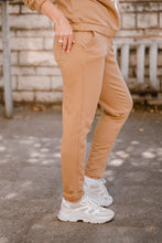Laden Sie das Bild in den Galerie-Viewer, Margittes Damen Sweathose in Cognac
