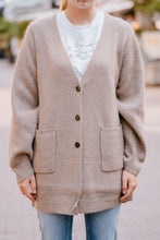 Laden Sie das Bild in den Galerie-Viewer, Fabiana Filippi Damen Strickjacke in Beige
