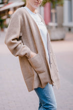 Laden Sie das Bild in den Galerie-Viewer, Fabiana Filippi Damen Strickjacke in Beige
