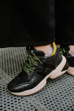 Laden Sie das Bild in den Galerie-Viewer, Hogan Damen Sneaker in Schwarz
