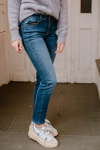 Laden Sie das Bild in den Galerie-Viewer, Cambio Damen Jeans &quot;Paris Ancle Cut&quot; in Blau
