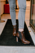 Laden Sie das Bild in den Galerie-Viewer, Lodi Damen Stiefelette in Braun
