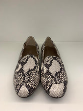 Laden Sie das Bild in den Galerie-Viewer, La Cabala Damen Loafer in Reptiloptik

