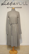 Laden Sie das Bild in den Galerie-Viewer, Antonelli Damen Kleid &quot;Leman&quot; mit hohem Kragen und Gürtel in Grau
